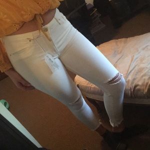 Distressed white skinny